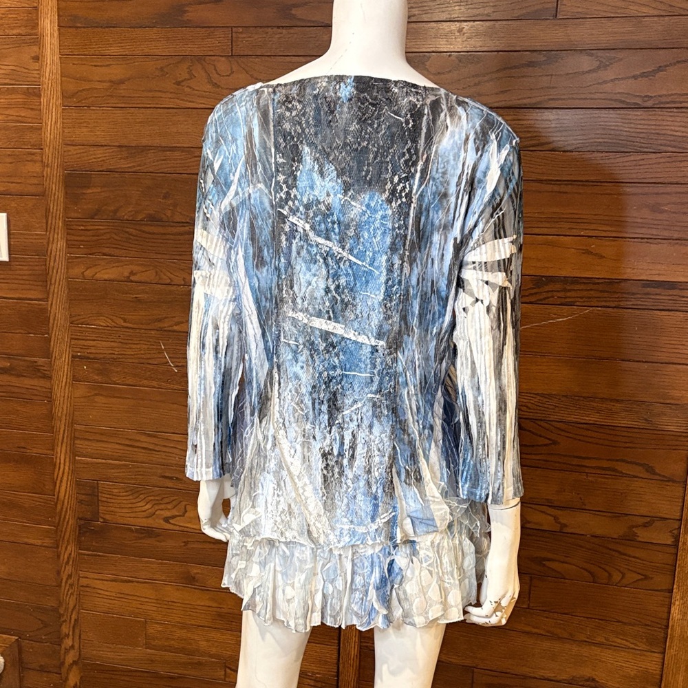 Elegant Blue and White Women's Blouse - Picture 5 of 6